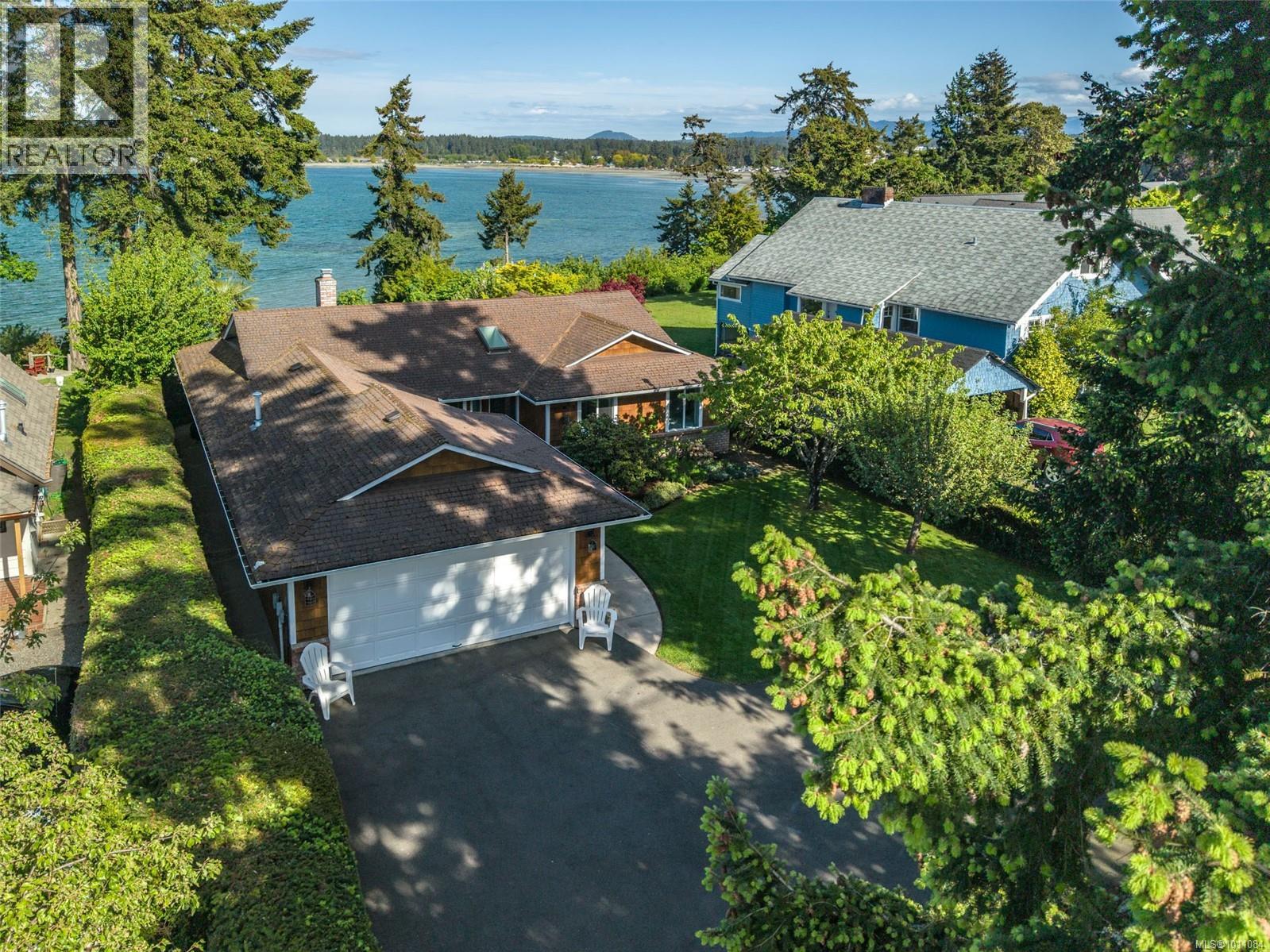 Photo 10 of 428 Dogwood St N, Parksville BC