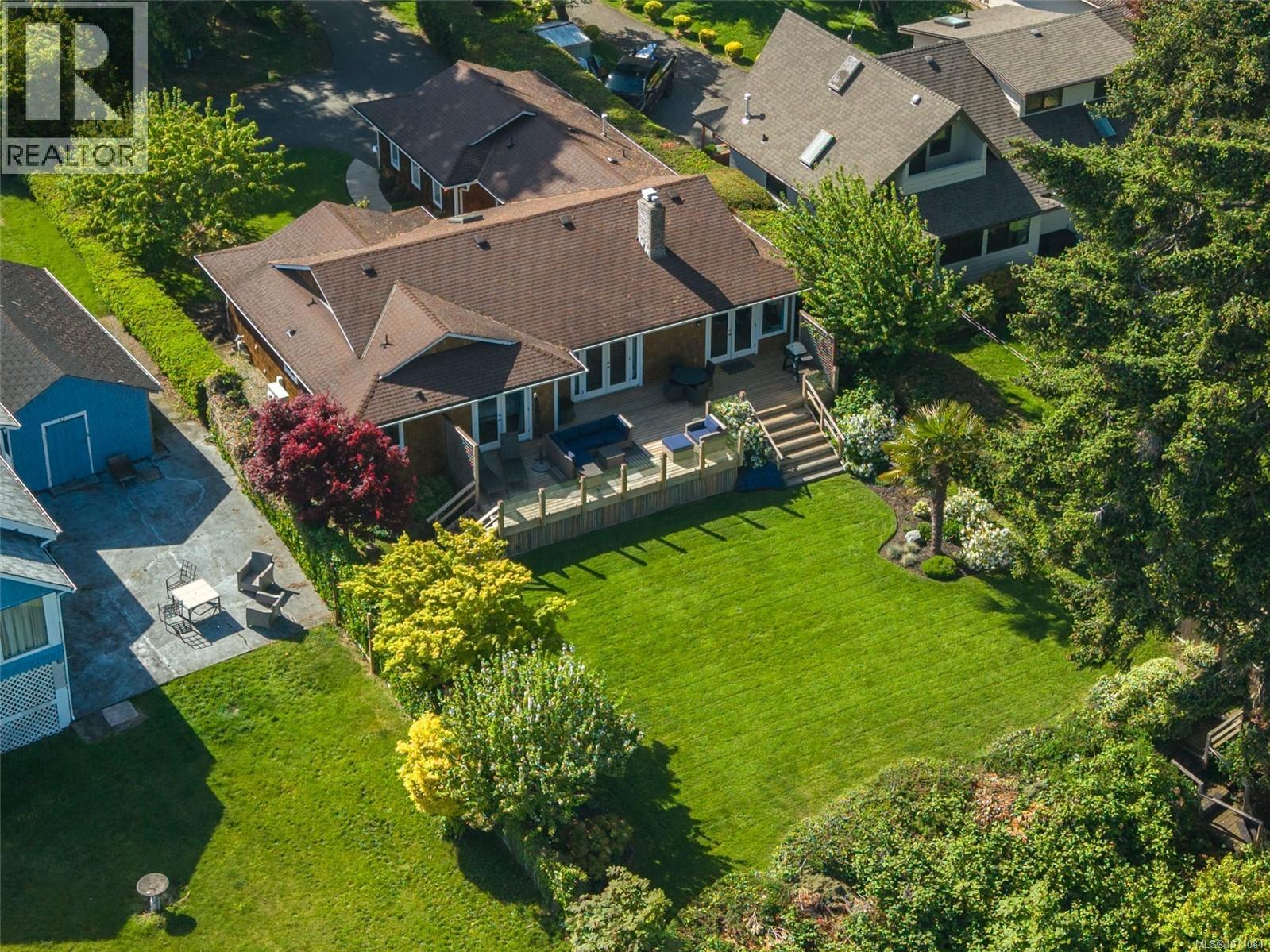 Photo 11 of 428 Dogwood St N, Parksville BC