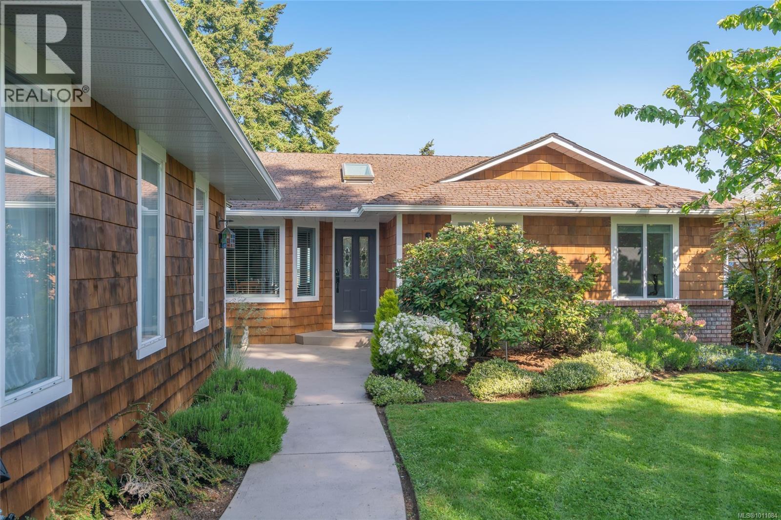 Photo 14 of 428 Dogwood St N, Parksville BC