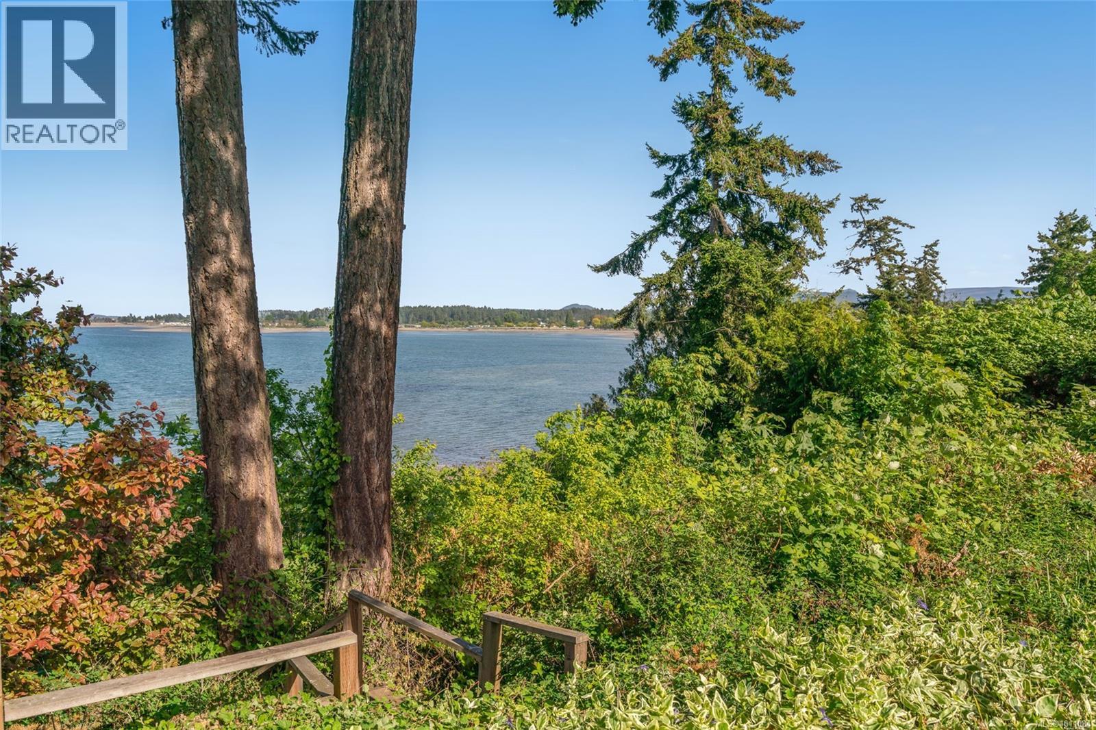 Photo 33 of 428 Dogwood St N, Parksville BC