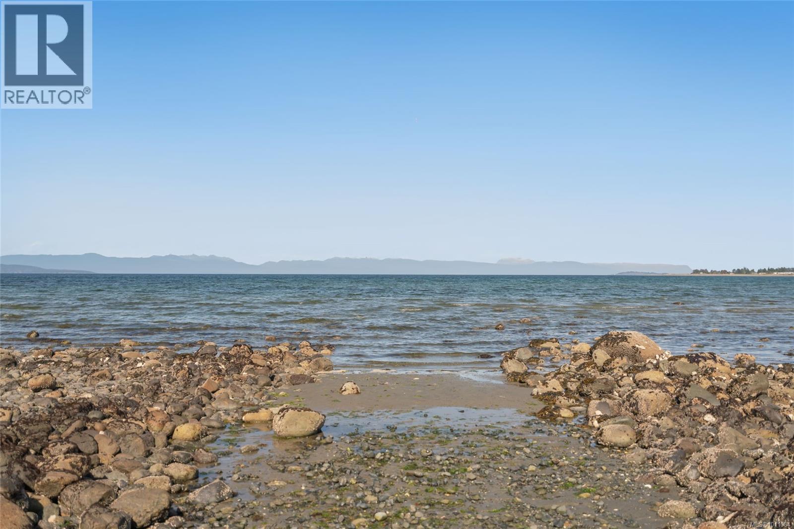 Photo 9 of 428 Dogwood St N, Parksville BC