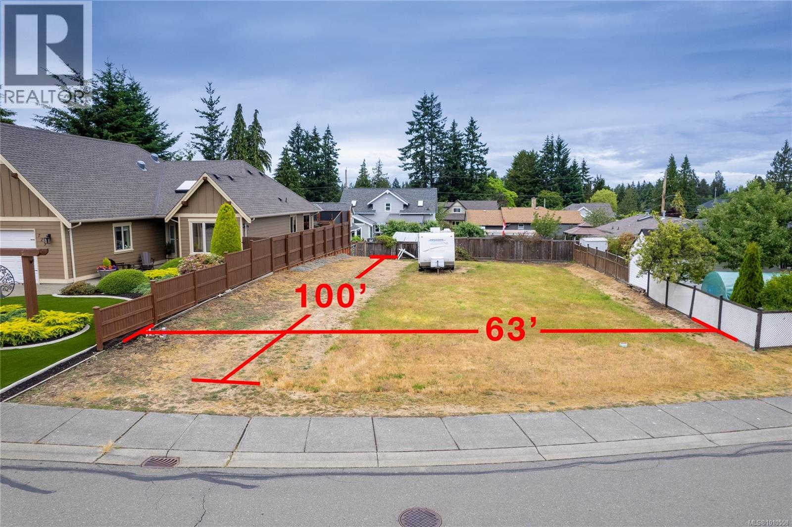Photo 2 of 715 Doehle Ave, Parksville BC