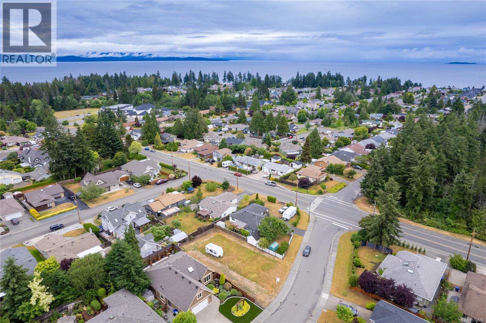 Photo 3 of 715 Doehle Ave, Parksville BC