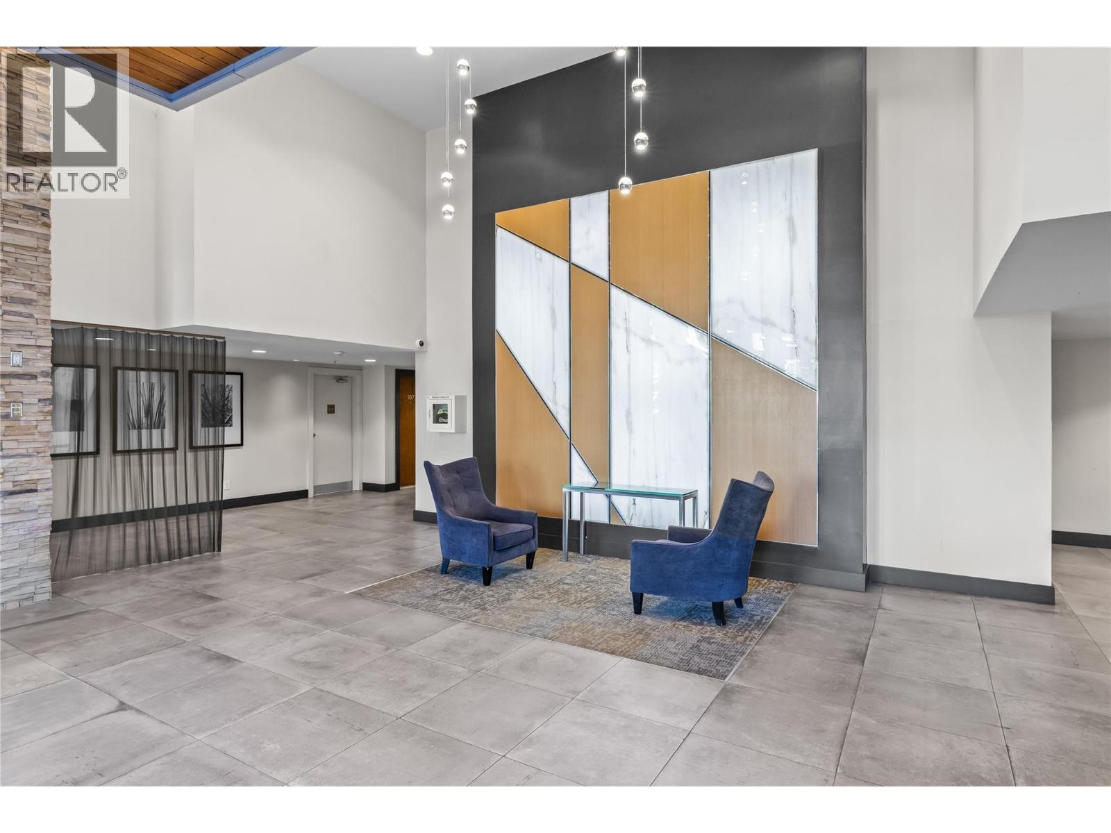 1904 1075 Sunset Drive, Kelowna