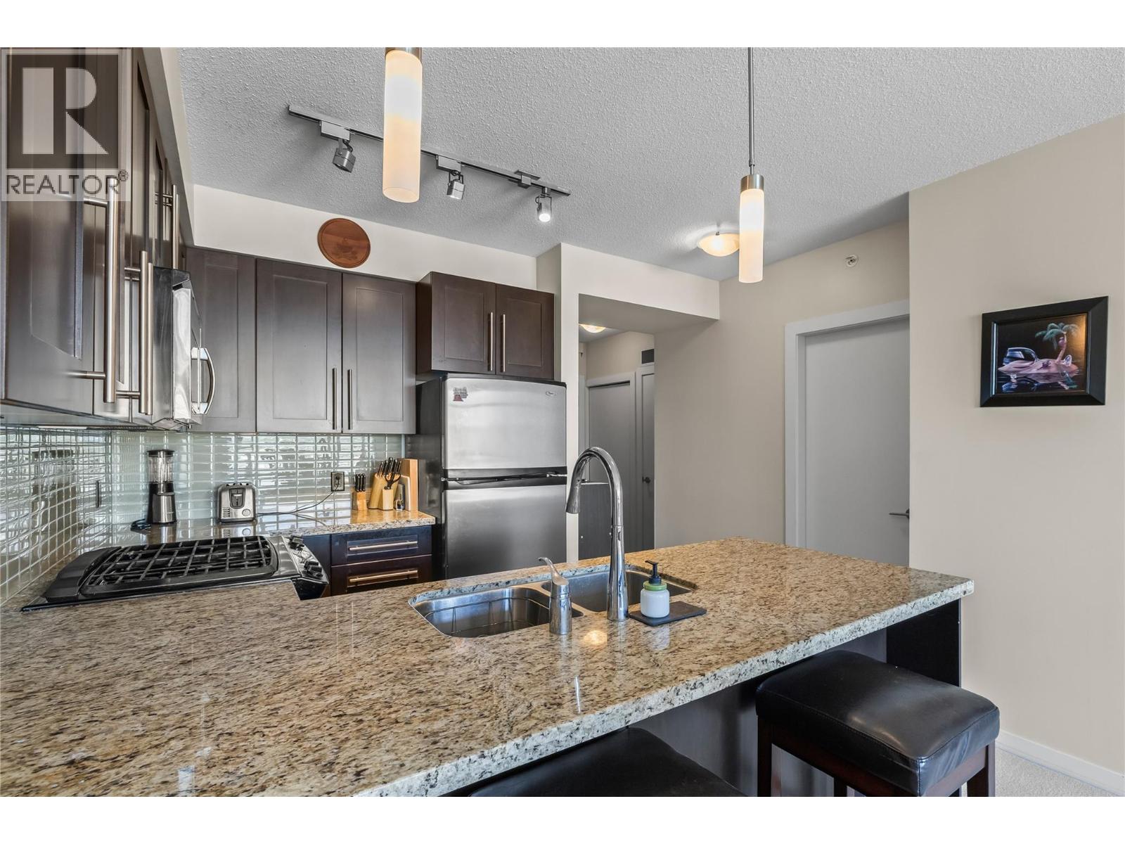 1904 1075 Sunset Drive, Kelowna