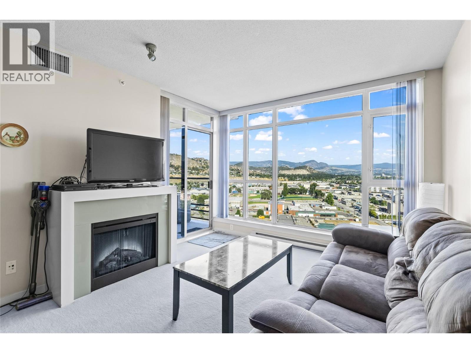 1904 1075 Sunset Drive, Kelowna