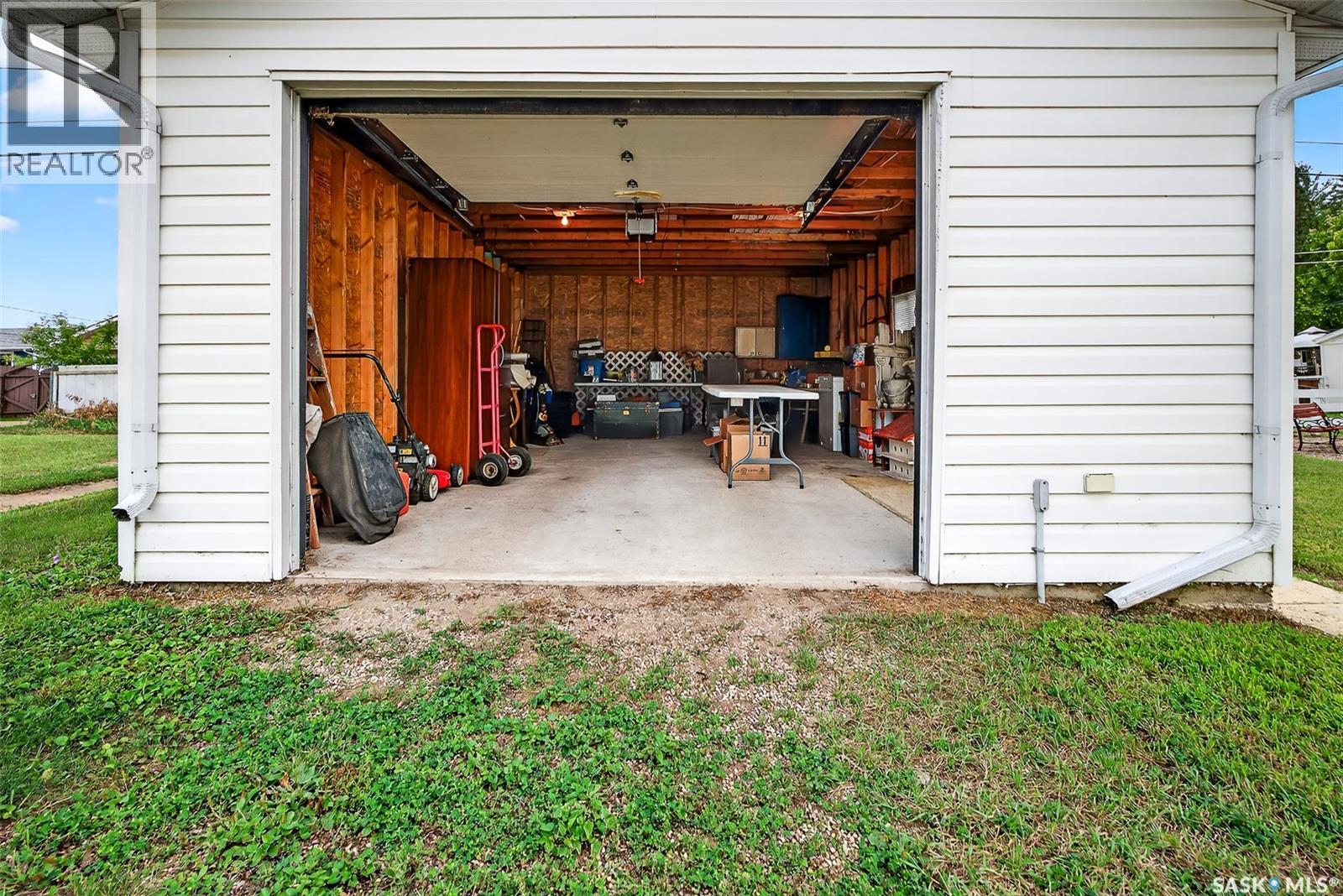 Photo 32 of 1233 Duffield Street W, Moose Jaw SK