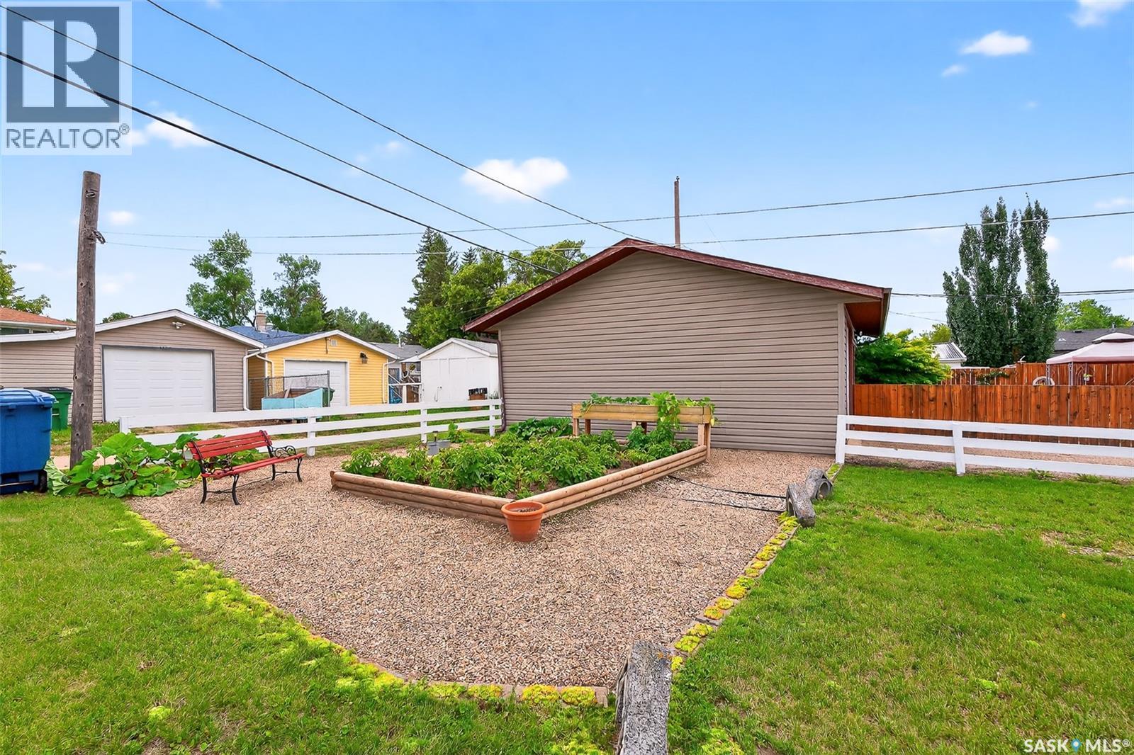 Photo 43 of 1233 Duffield Street W, Moose Jaw SK