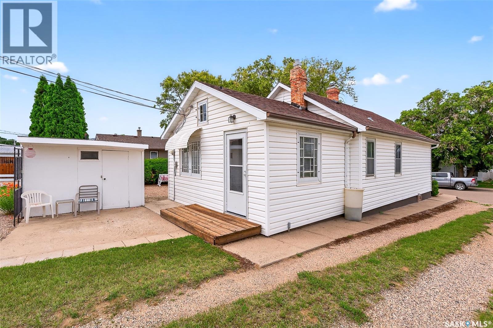 Photo 13 of 1233 Duffield Street W, Moose Jaw SK
