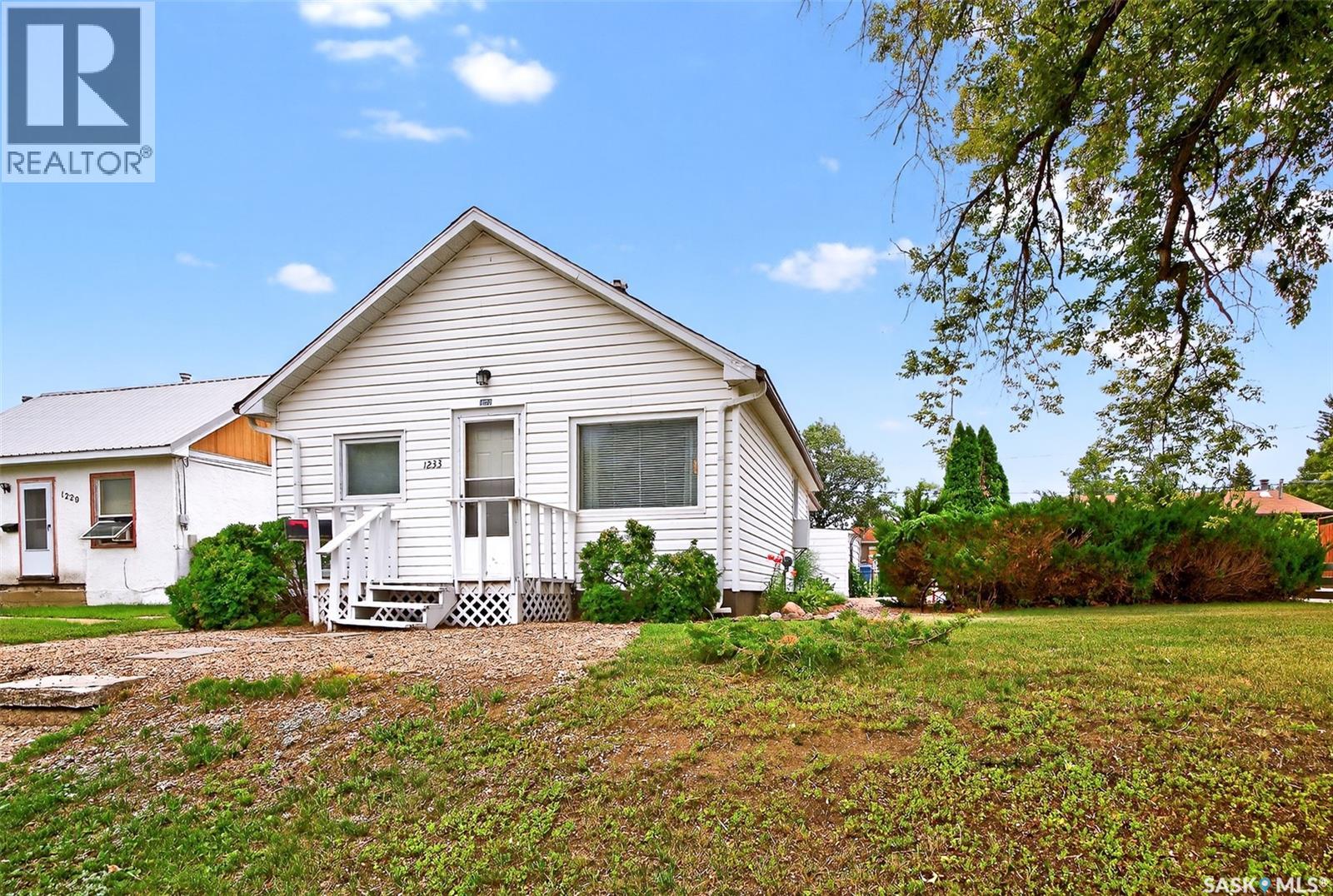 Photo 17 of 1233 Duffield Street W, Moose Jaw SK
