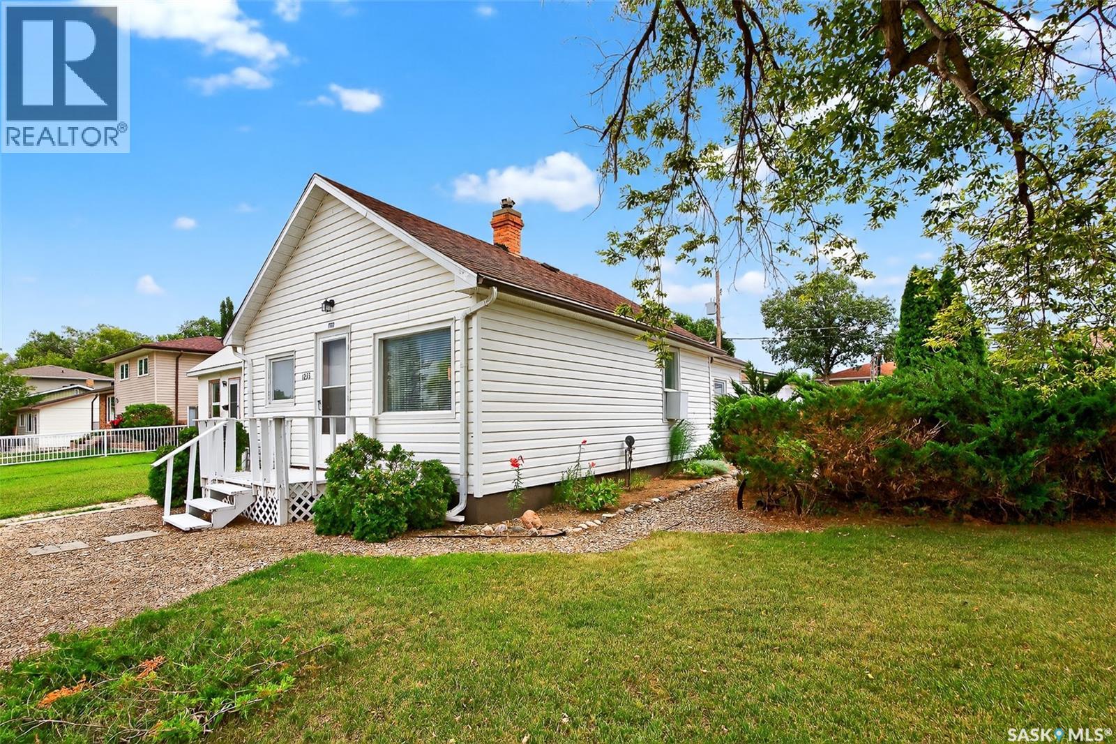 Photo 39 of 1233 Duffield Street W, Moose Jaw SK