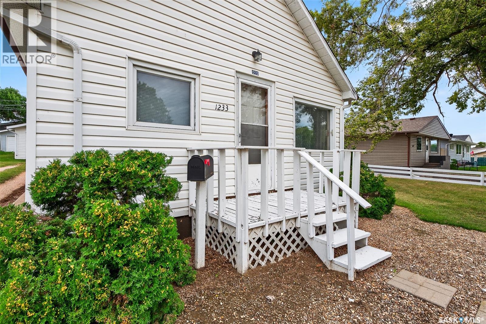 Photo 19 of 1233 Duffield Street W, Moose Jaw SK