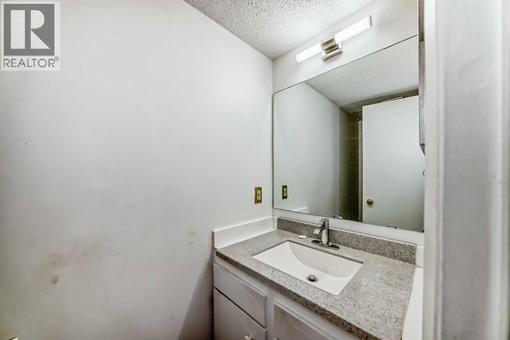 Single Family House 4 Level for Sale in   dalhousie Drive NW Dalhousie Calgary 