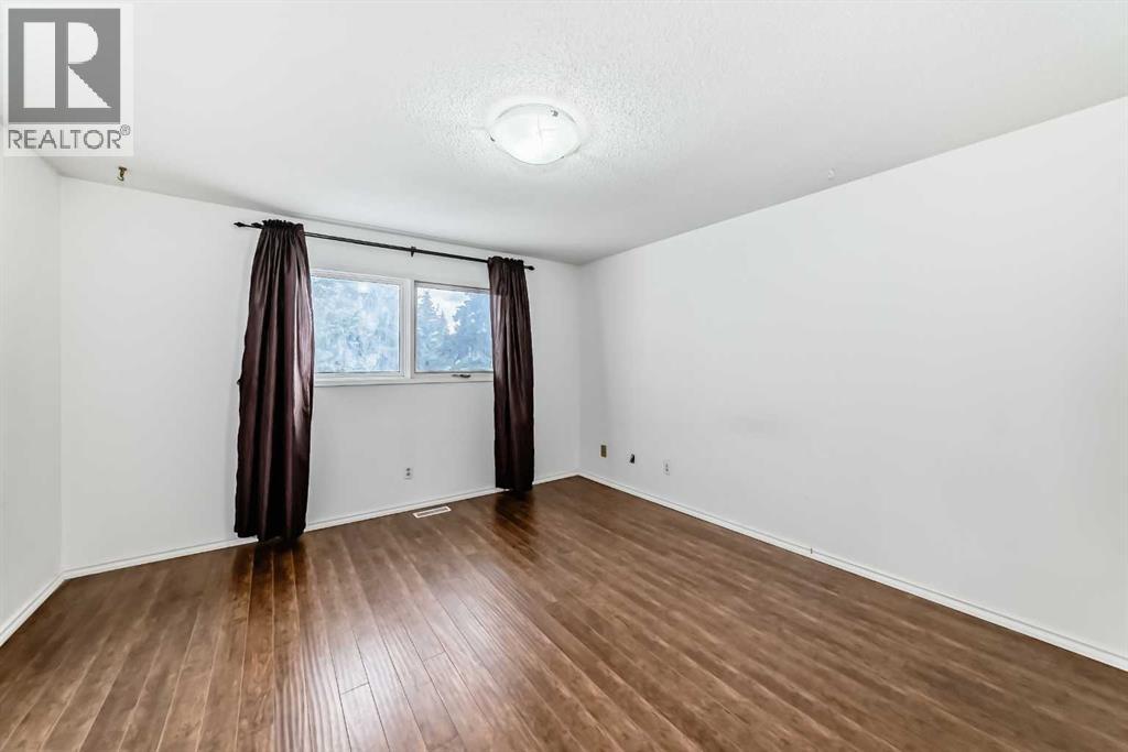 Single Family House 4 Level for Sale in   dalhousie Drive NW Dalhousie Calgary 