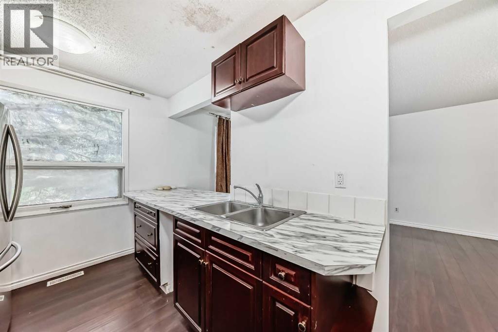 Single Family House 4 Level for Sale in   dalhousie Drive NW Dalhousie Calgary 