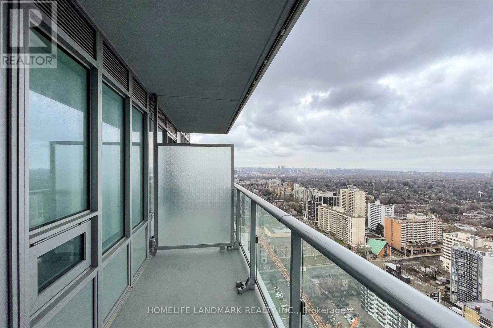 Photo 7 of 905 99 Broadway Avenue, Toronto ON