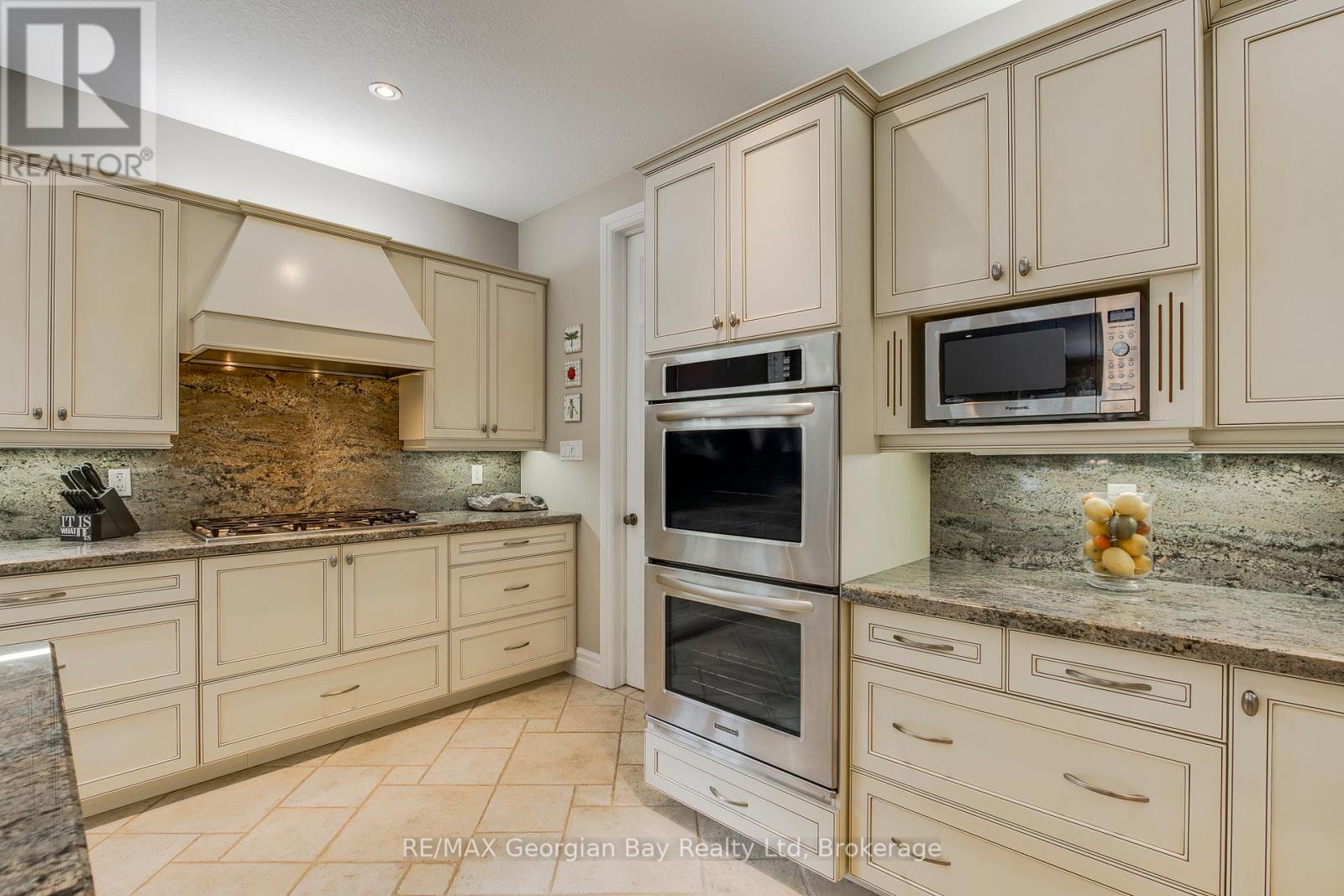 Photo 8 of 25 Copeland Creek Drive, Tiny ON