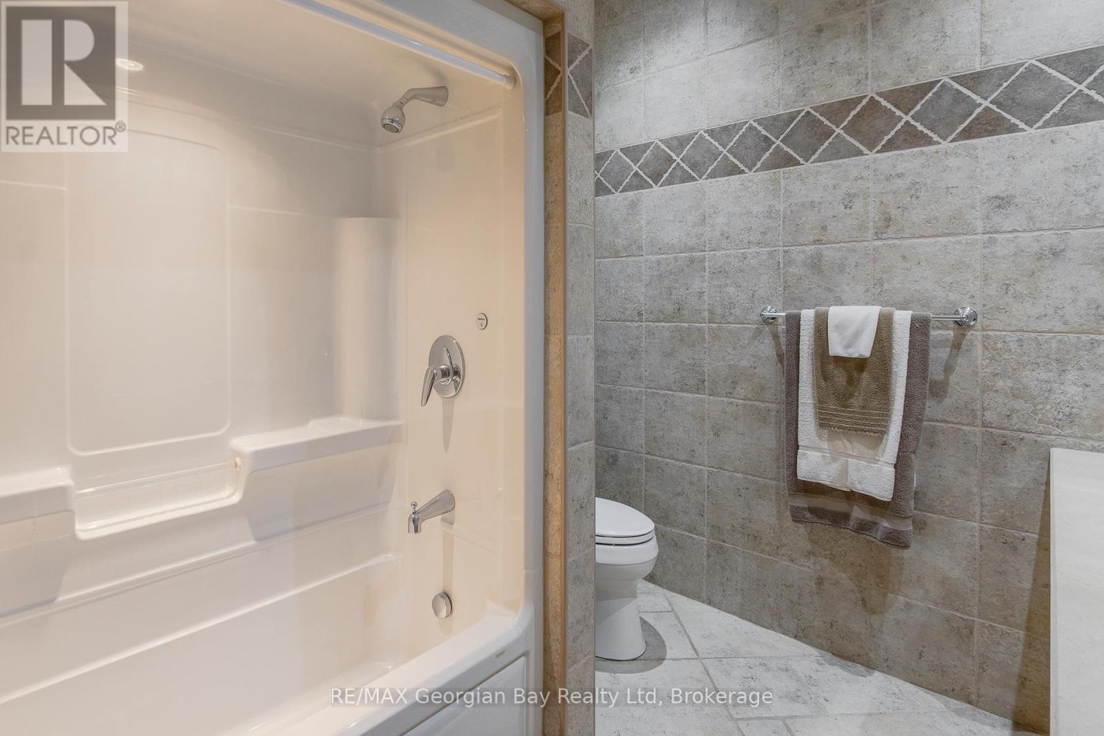 Photo 34 of 25 Copeland Creek Drive, Tiny ON