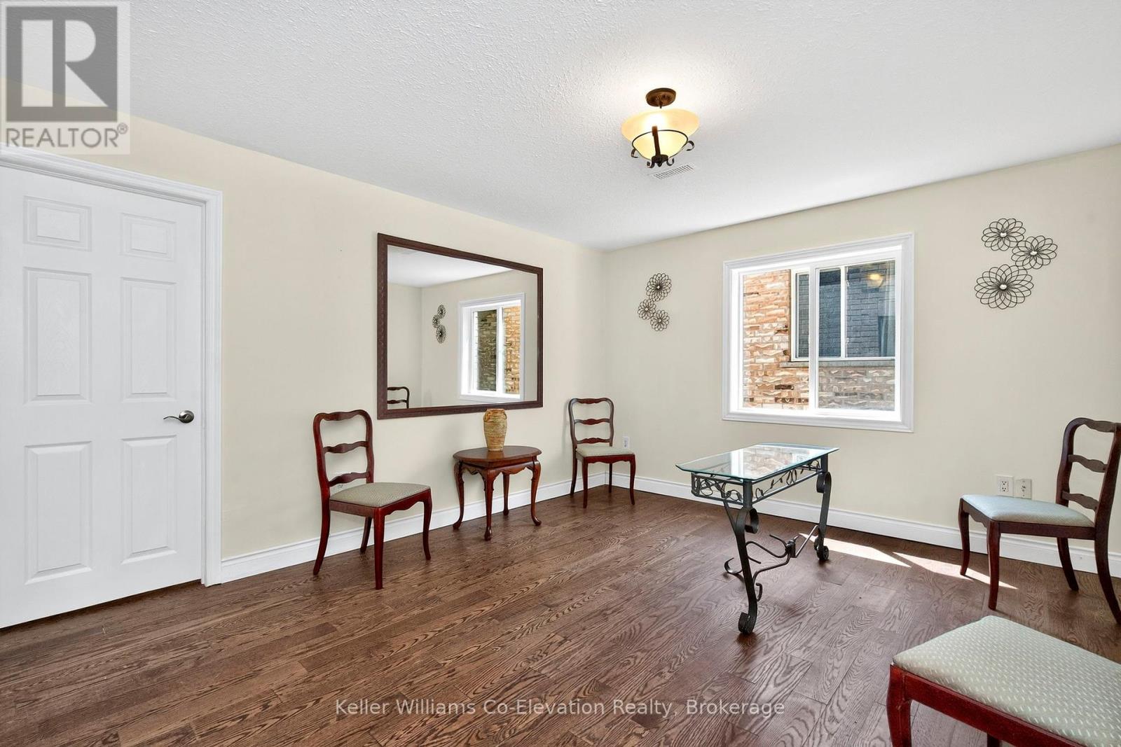 Photo 11 of 423 Irwin Street, Midland ON