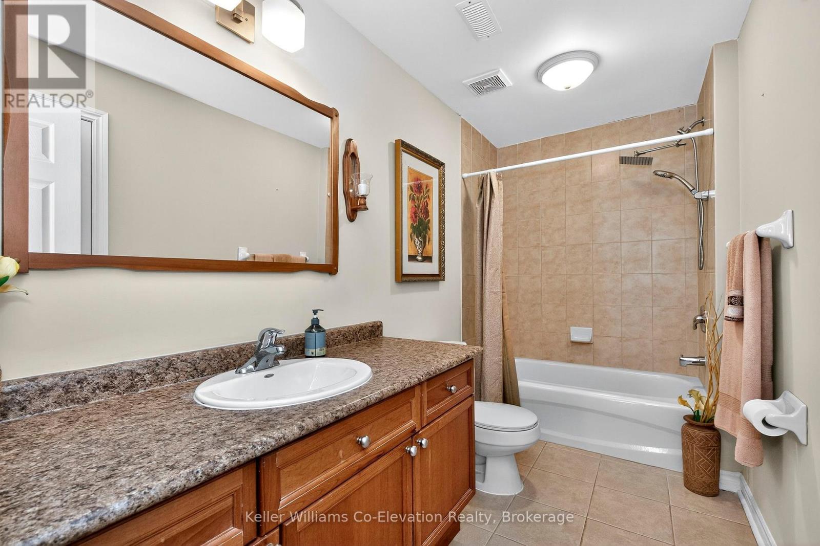 Photo 13 of 423 Irwin Street, Midland ON