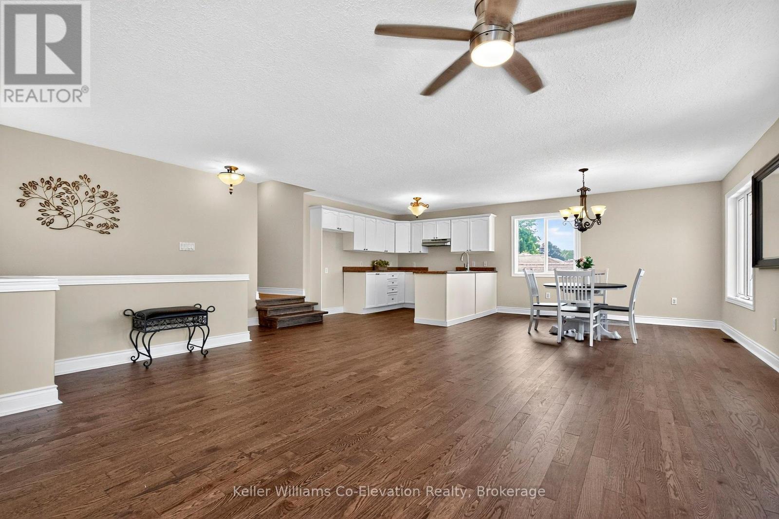Photo 3 of 423 Irwin Street, Midland ON