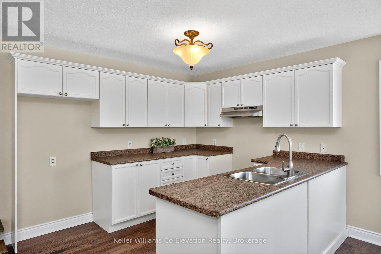 Photo 5 of 423 Irwin Street, Midland ON