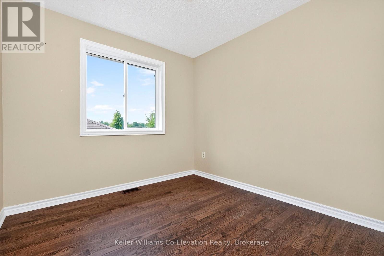 Photo 6 of 423 Irwin Street, Midland ON
