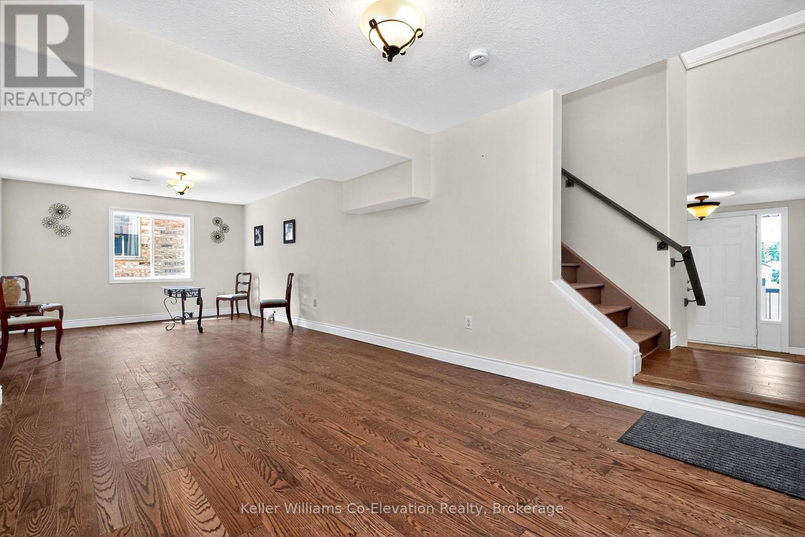 Photo 9 of 423 Irwin Street, Midland ON