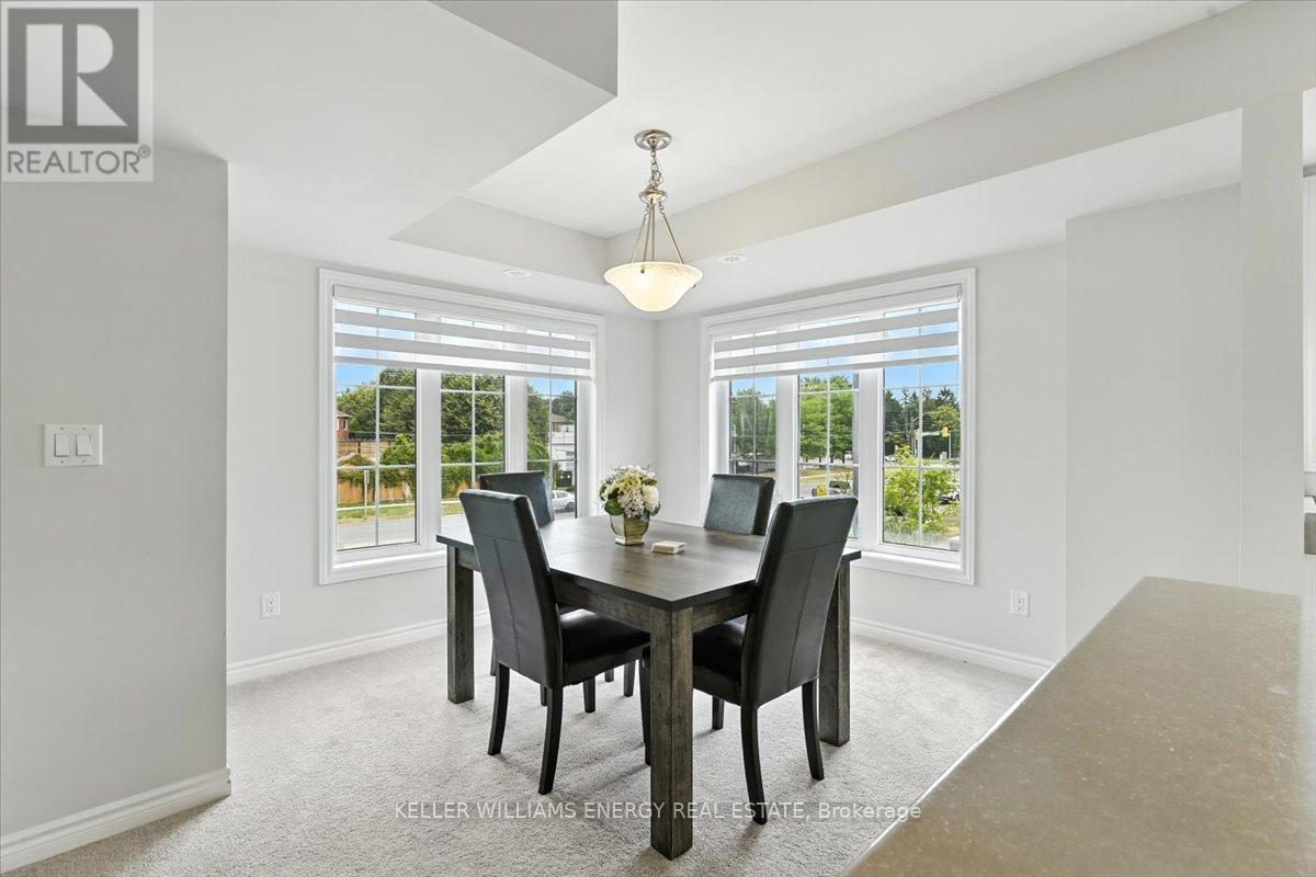 Photo 11 of 44 Porcelain Way, Whitby ON