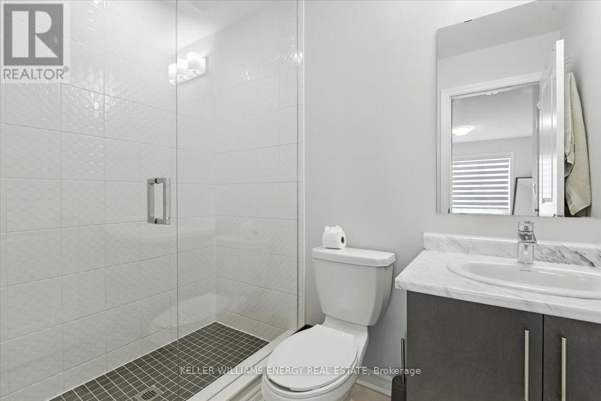 Photo 19 of 44 Porcelain Way, Whitby ON
