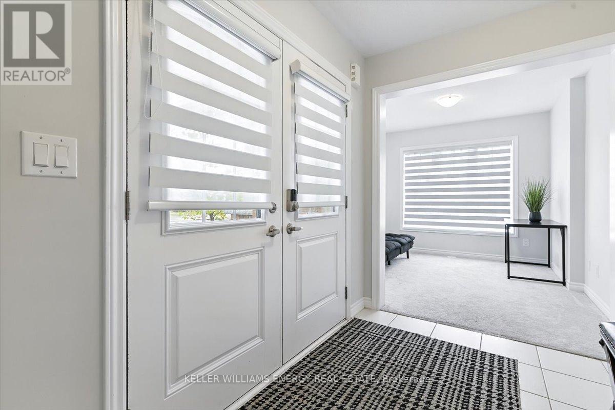 Photo 2 of 44 Porcelain Way, Whitby ON