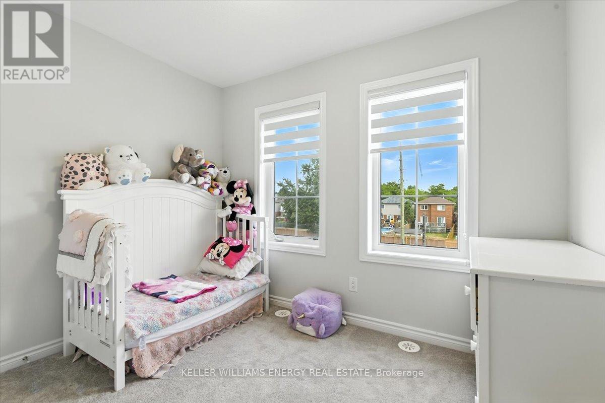 Photo 22 of 44 Porcelain Way, Whitby ON