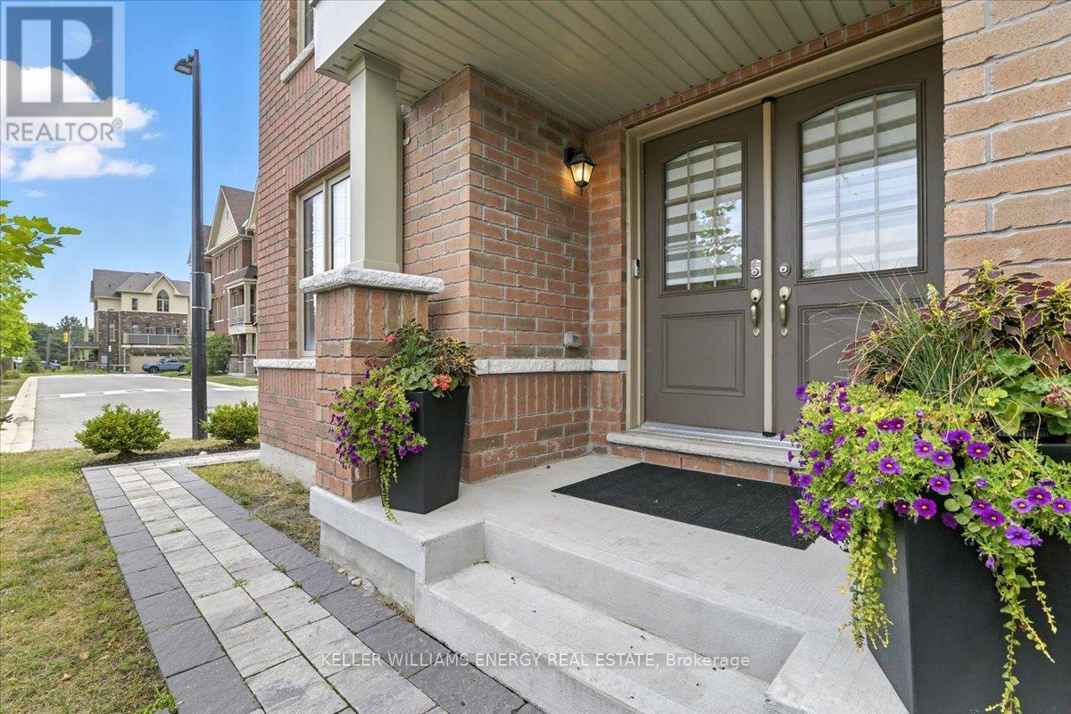 Photo 26 of 44 Porcelain Way, Whitby ON