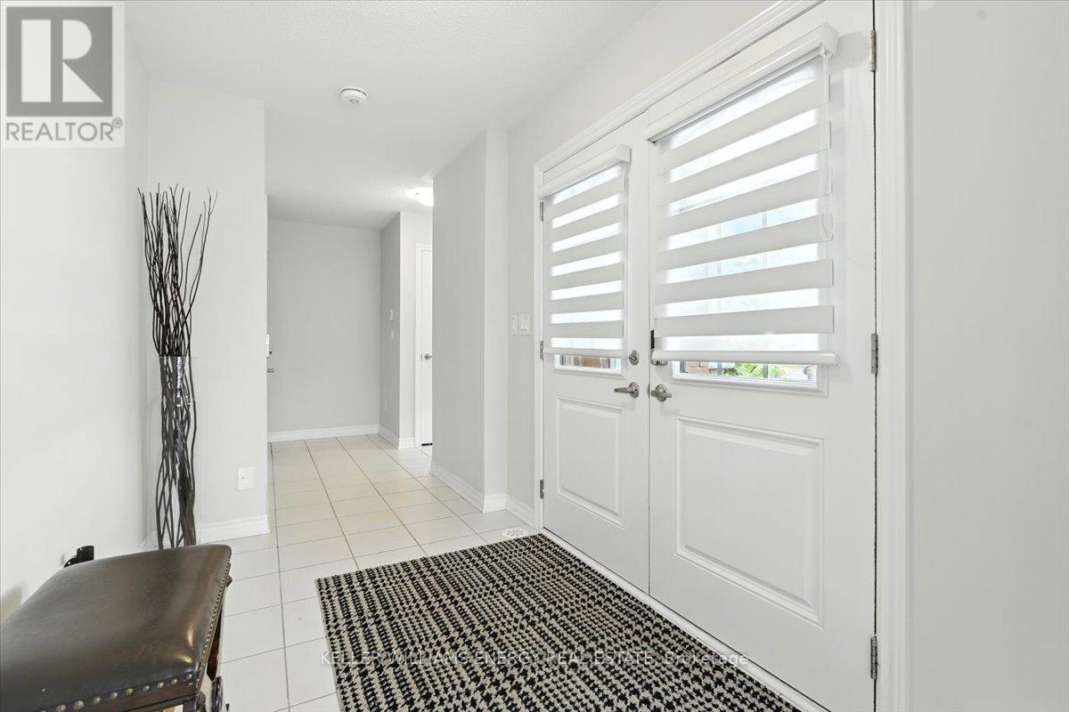 Photo 3 of 44 Porcelain Way, Whitby ON