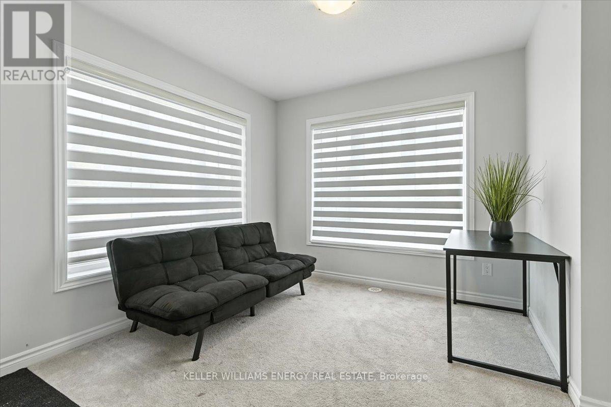 Photo 4 of 44 Porcelain Way, Whitby ON