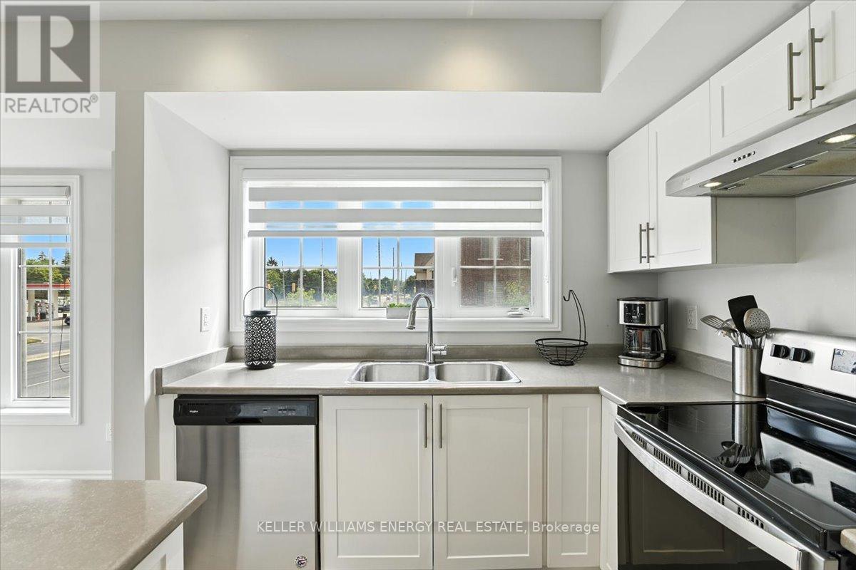 Photo 6 of 44 Porcelain Way, Whitby ON