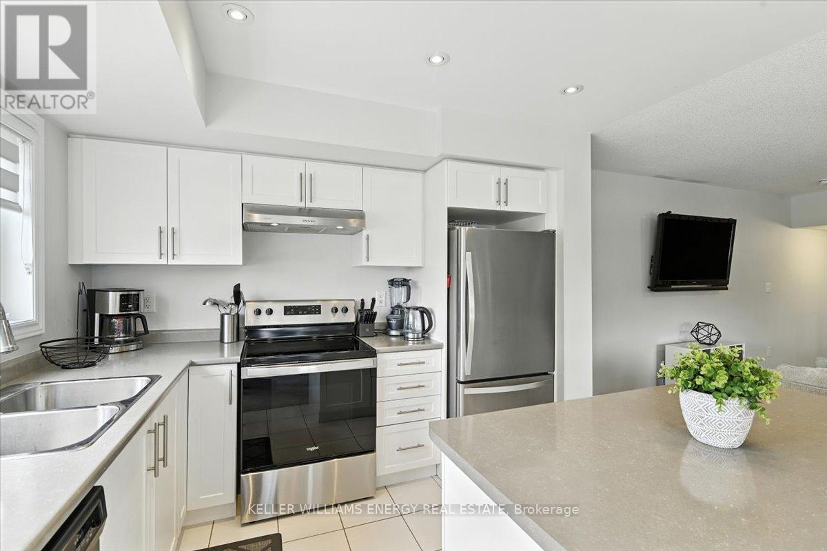 Photo 7 of 44 Porcelain Way, Whitby ON
