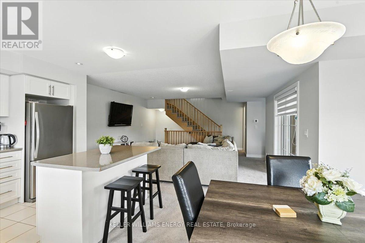 Photo 9 of 44 Porcelain Way, Whitby ON