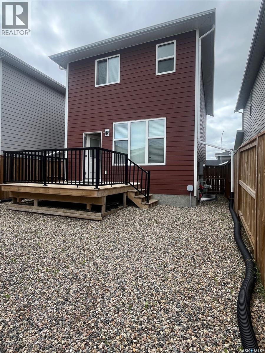 Photo 8 of 1026 Stilling Street, Saskatoon SK