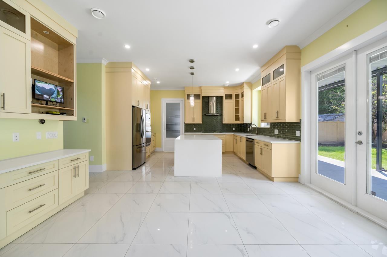 Photo 9 of 6711 123 A Street, Surrey BC