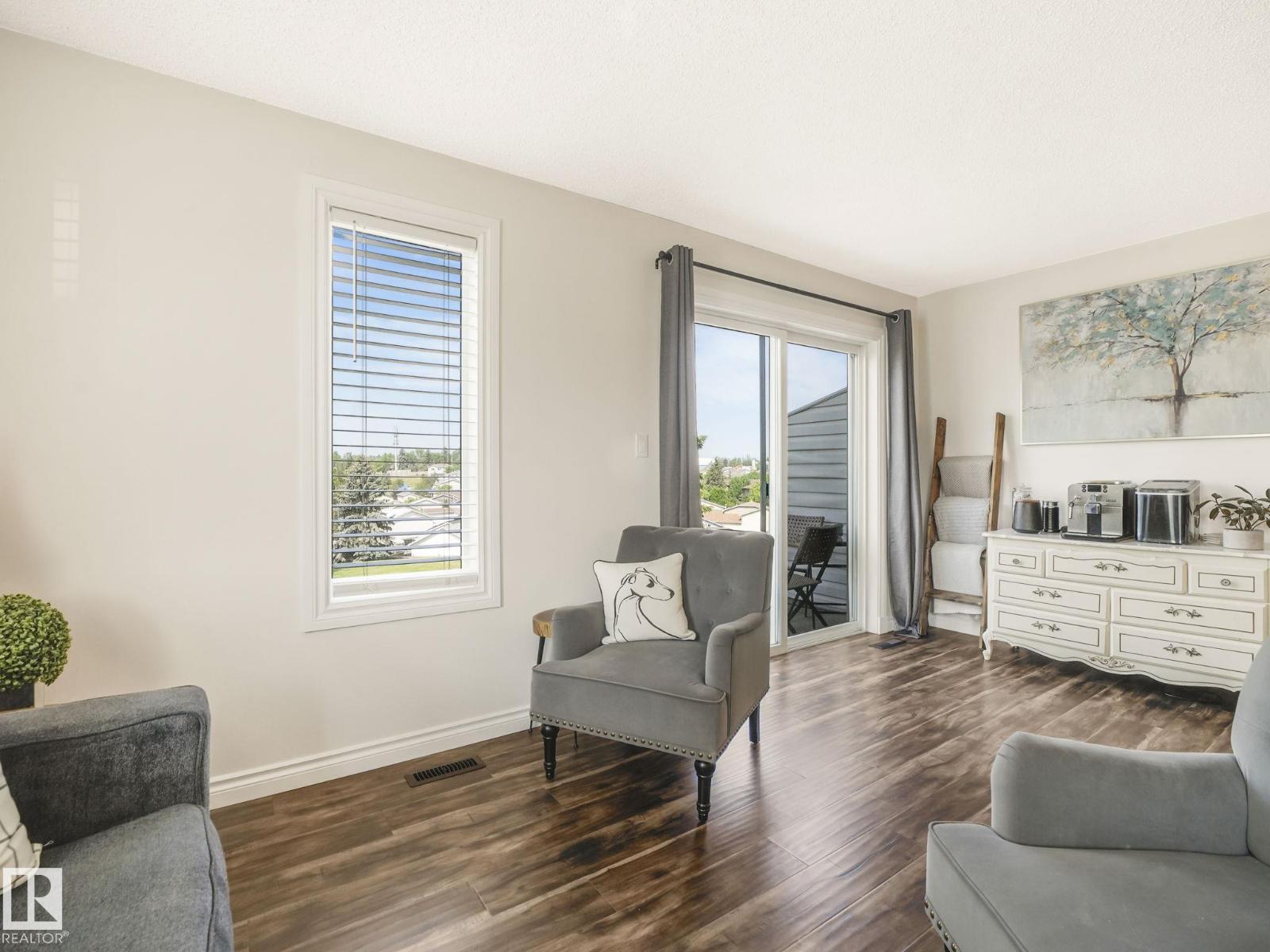 Photo 6 of 11 451 Hyndman Cr Nw, Edmonton AB