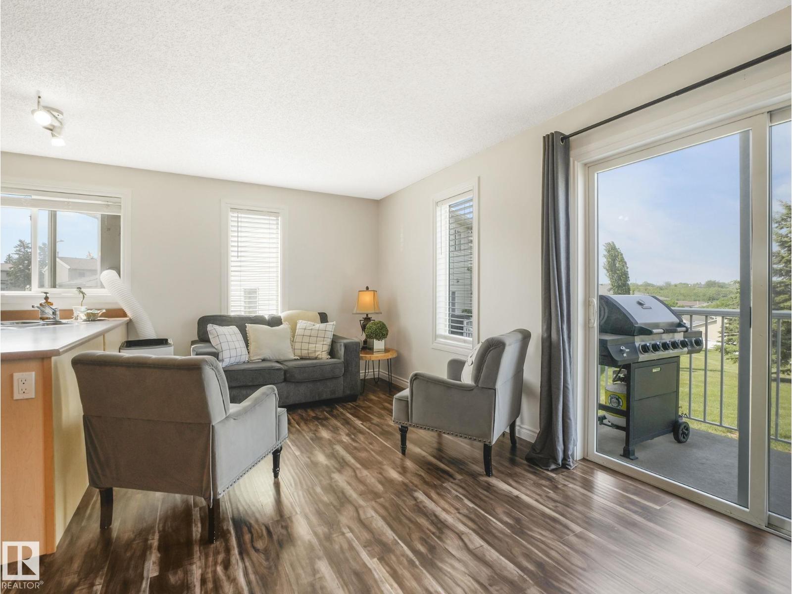 Photo 7 of 11 451 Hyndman Cr Nw, Edmonton AB