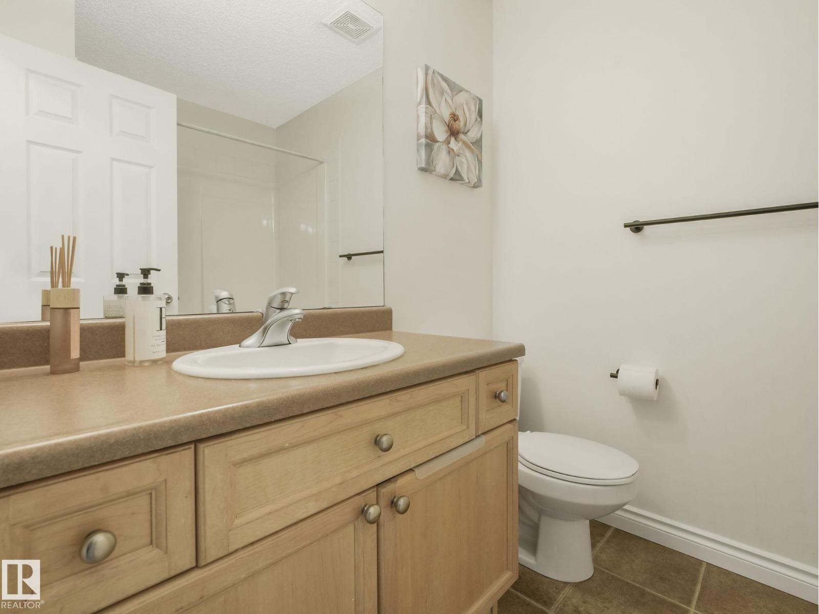 Photo 25 of 11 451 Hyndman Cr Nw, Edmonton AB
