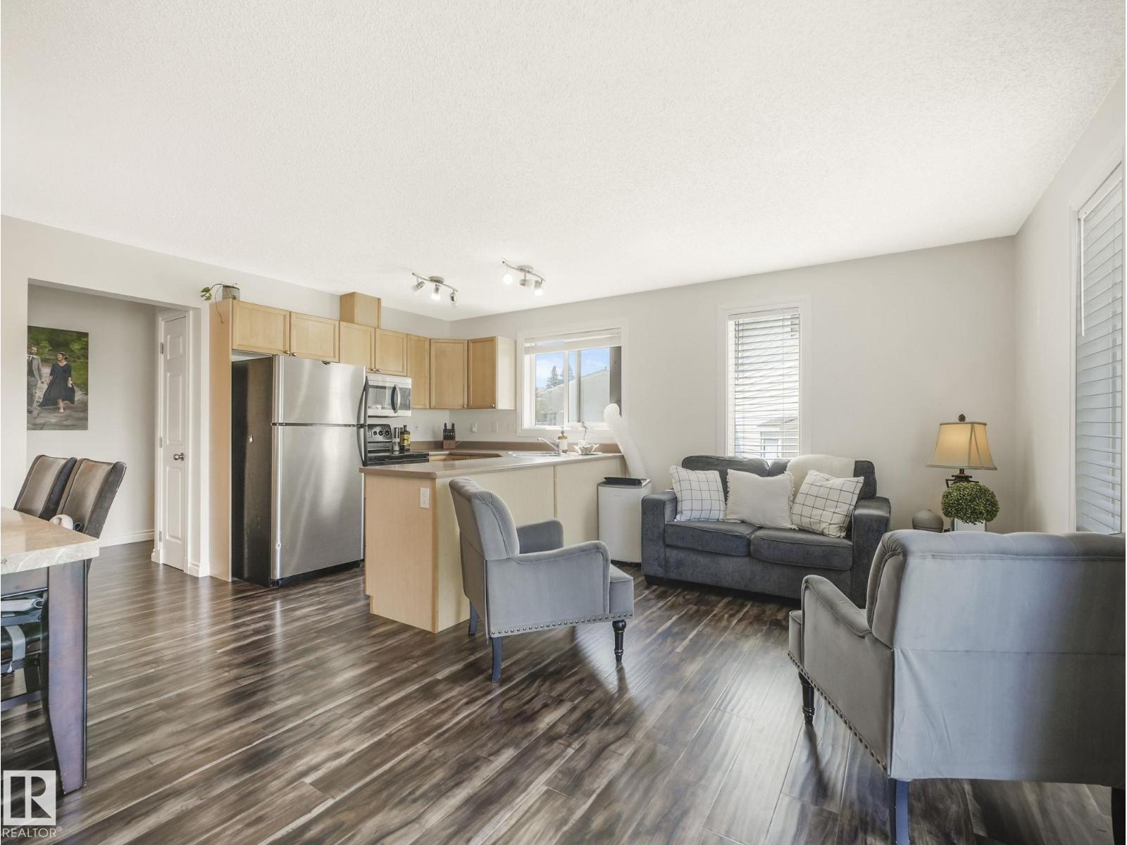 Photo 5 of 11 451 Hyndman Cr Nw, Edmonton AB