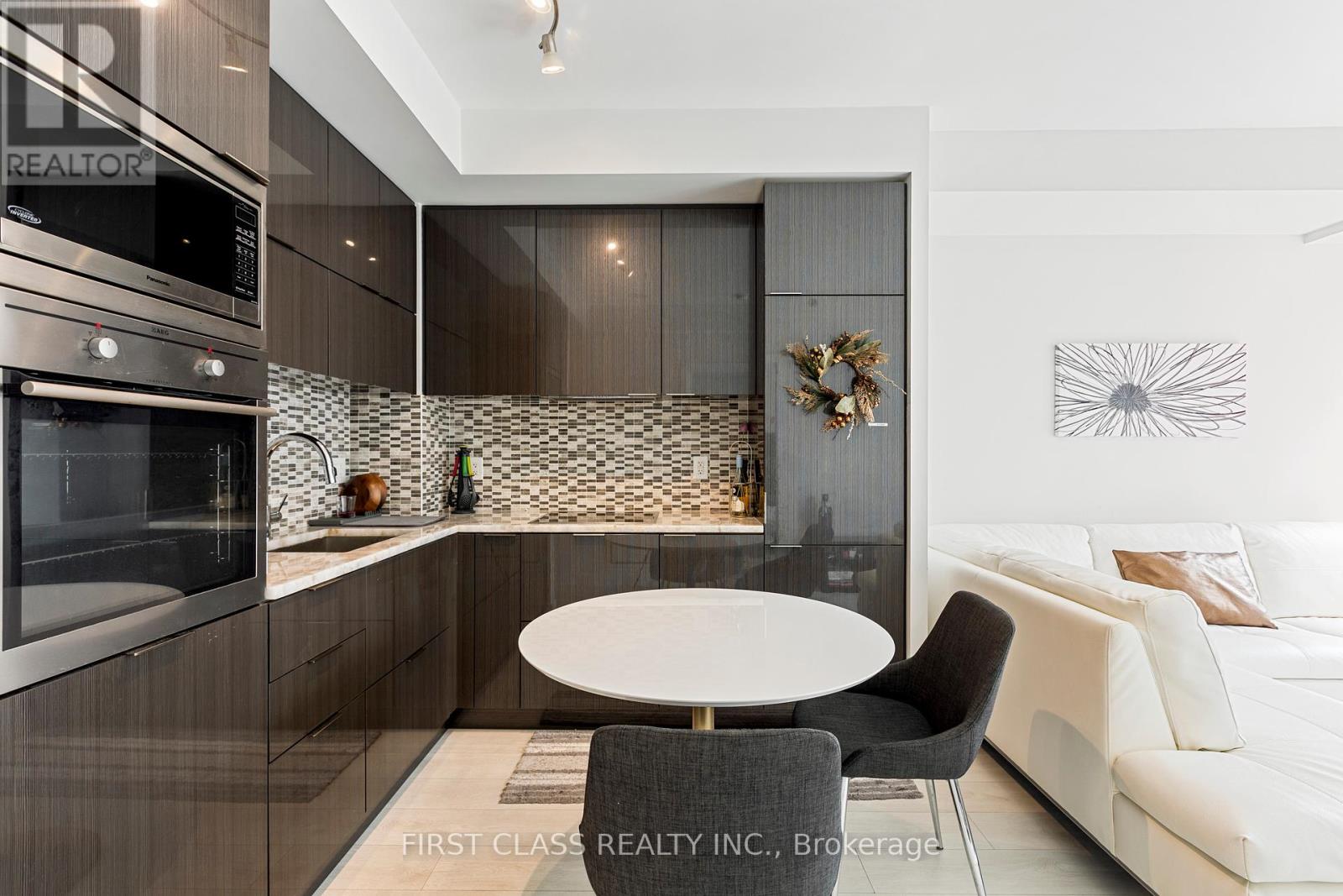Photo 5 of 2408 318 Richmond Street, Toronto ON