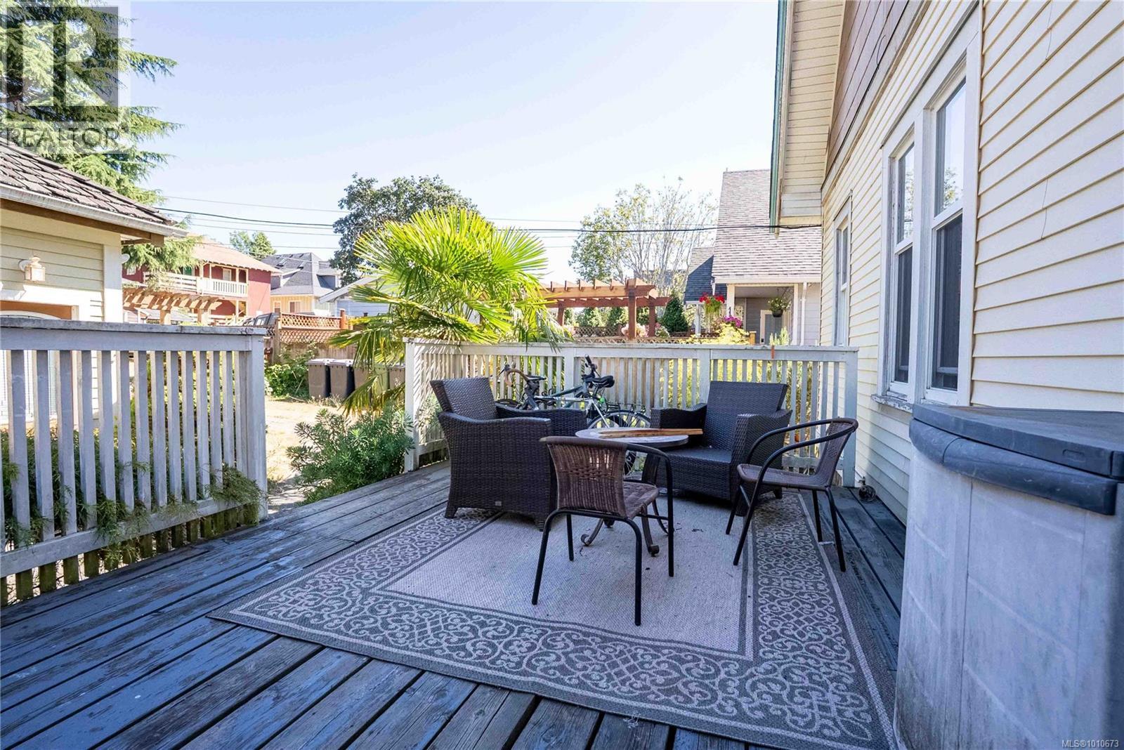 2329 Dowler Pl, Victoria