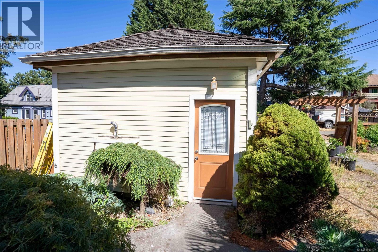 2329 Dowler Pl, Victoria