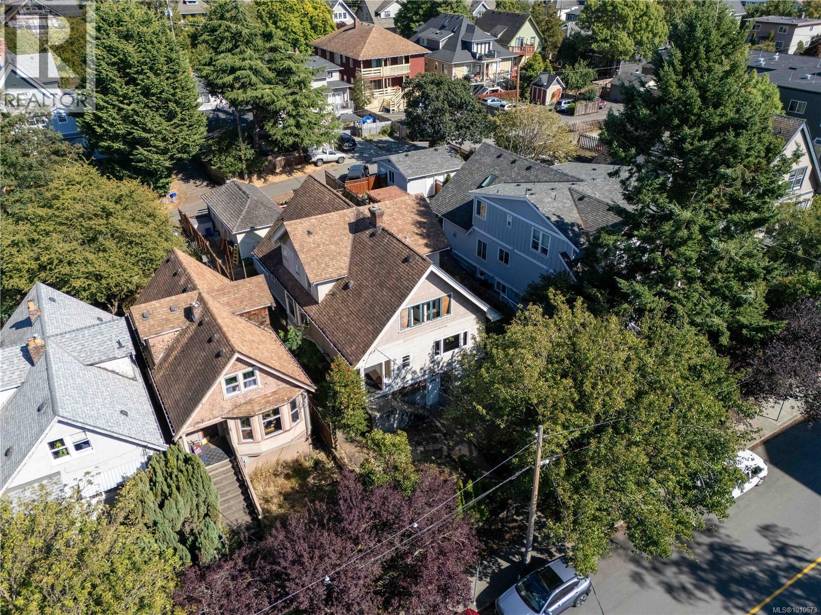 2329 Dowler Pl, Victoria