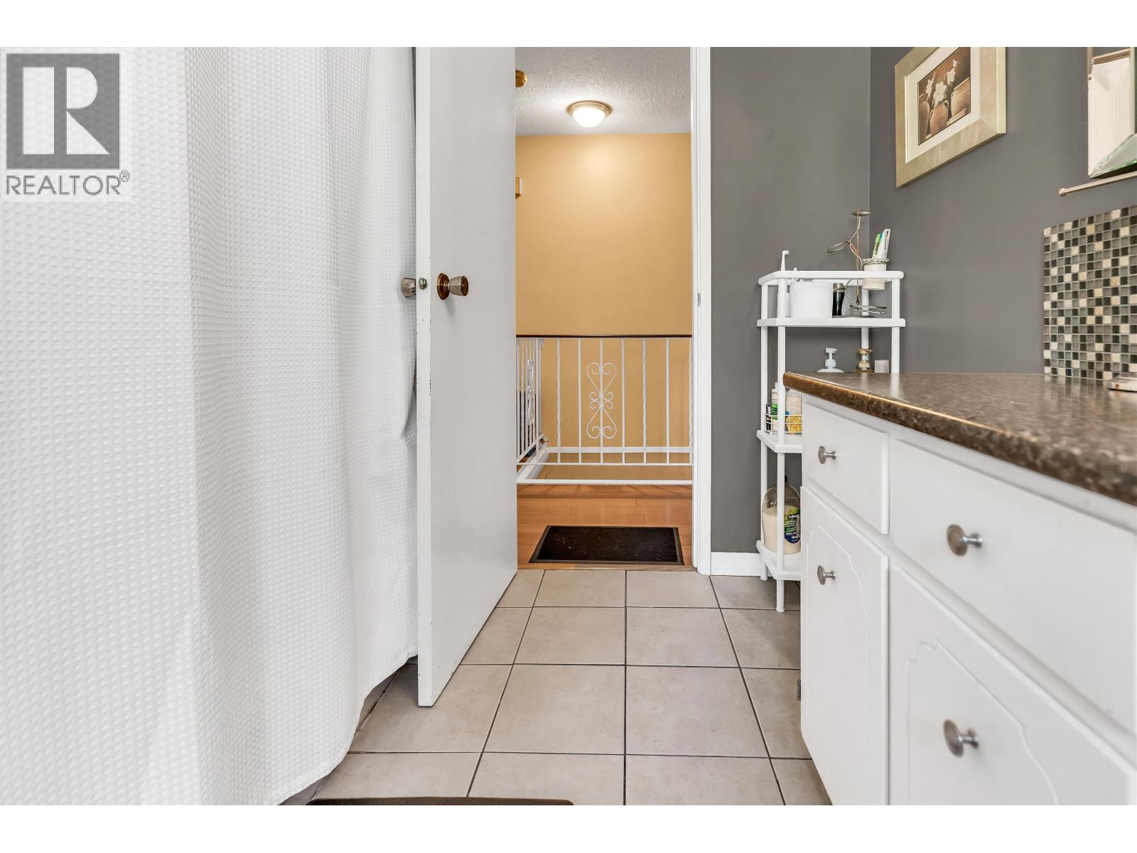 Photo 3 of 1609 Kent Avenue, Port Coquitlam BC