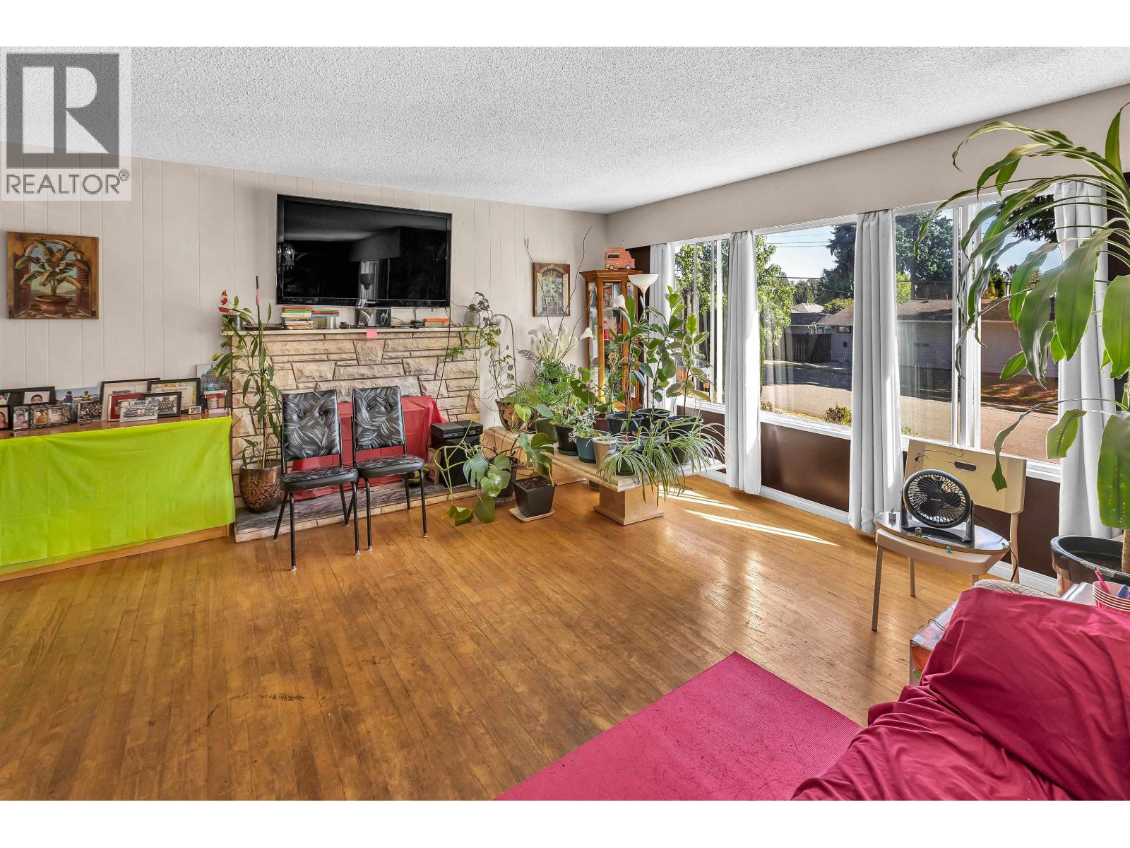 Photo 10 of 1609 Kent Avenue, Port Coquitlam BC